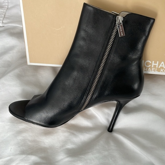 Authentic Michael Michael Kors Black Leather Peep-toe Bootie size 9 1/2M - Picture 12 of 12